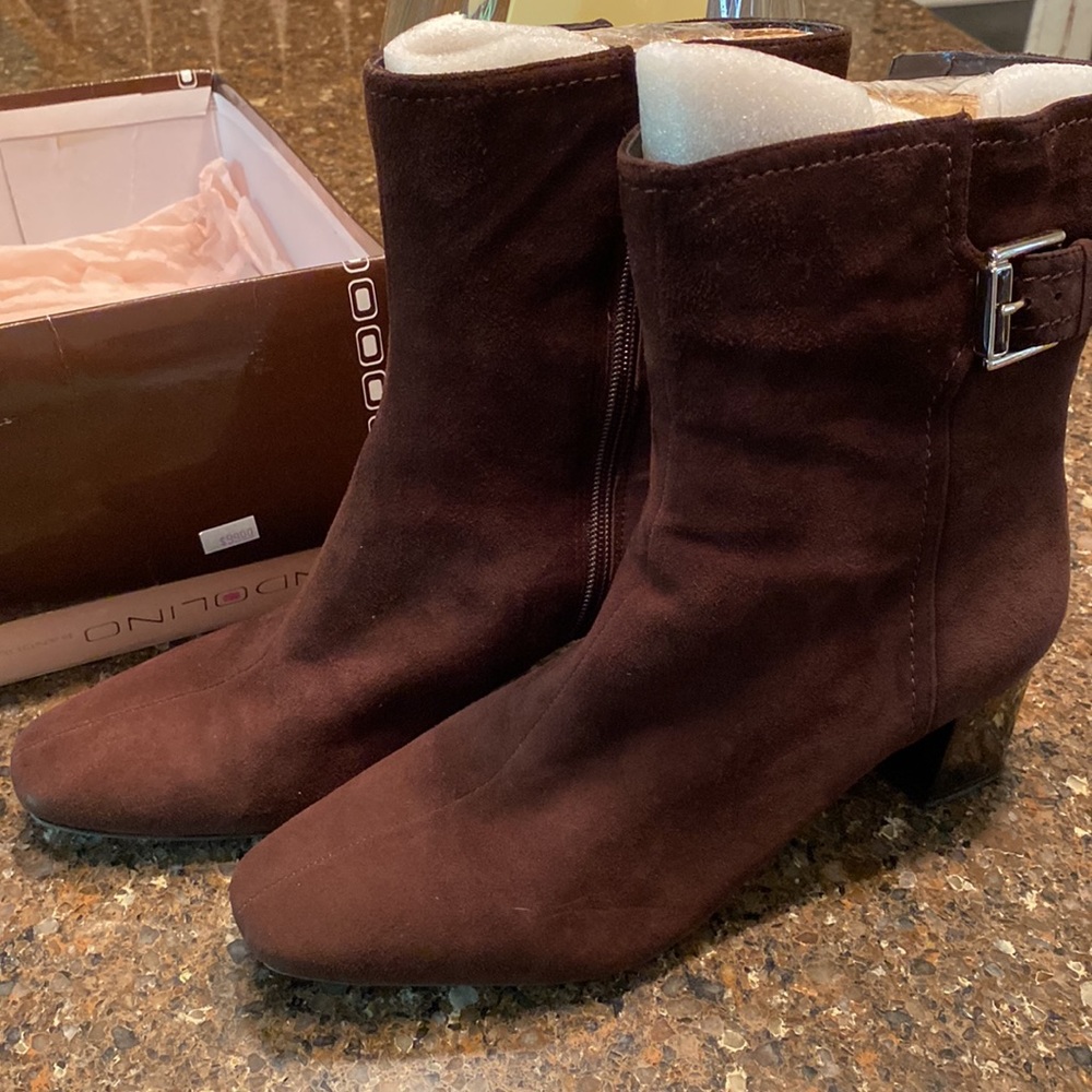 Brown suede boots - Picture 3 of 7